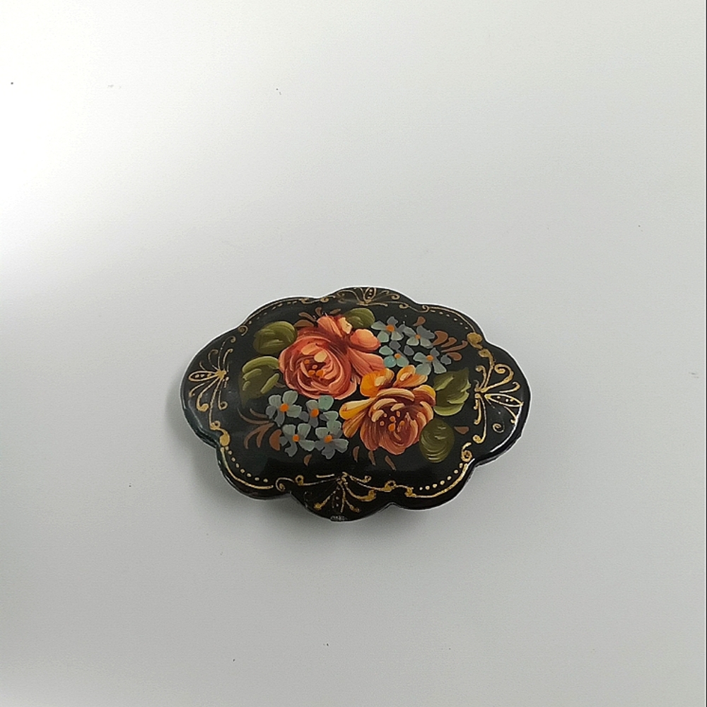 RUSSIAN LACQUER BROOCH,